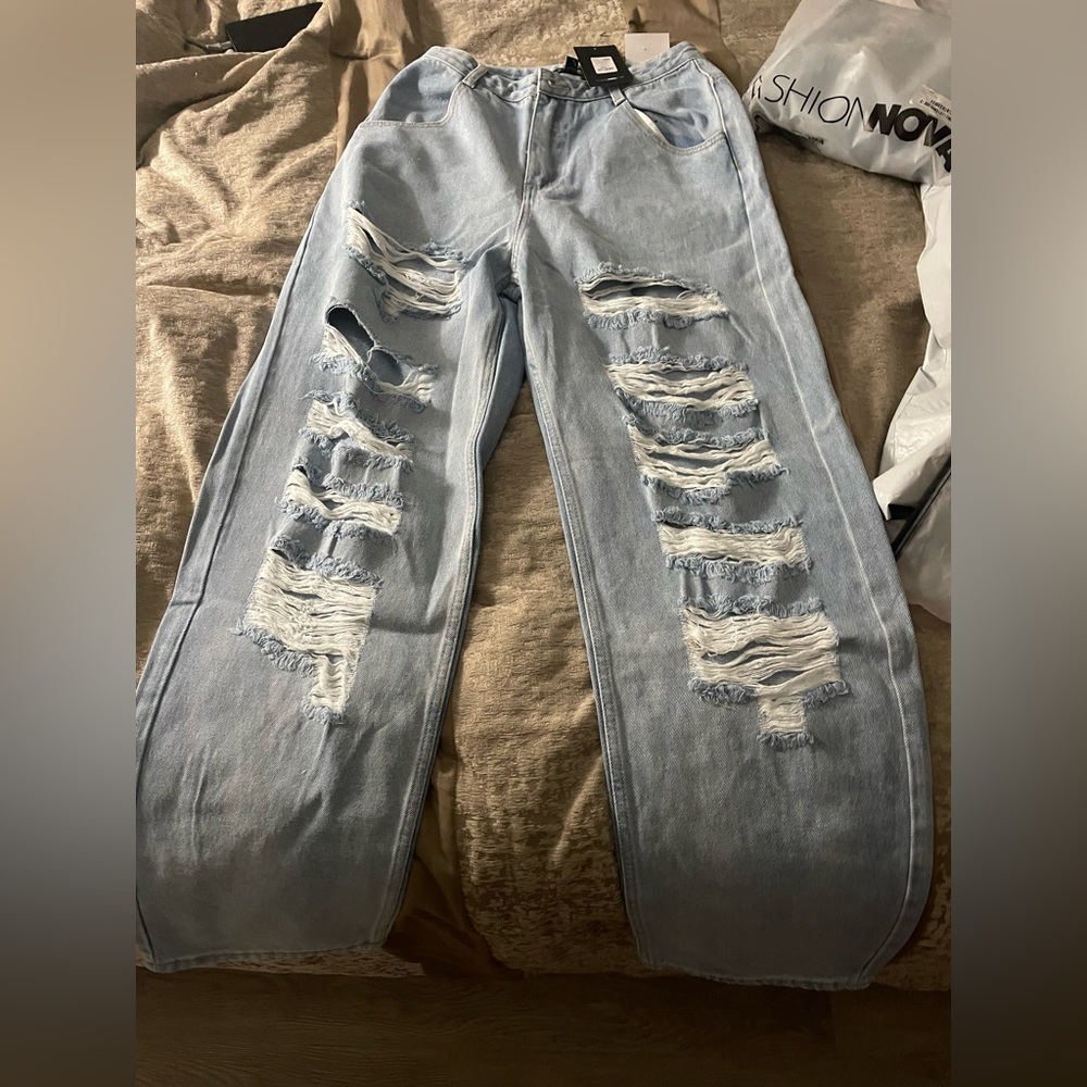 NEW Fashion Nova Boyfriend Jeans